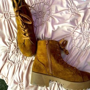 Brown boots 👢